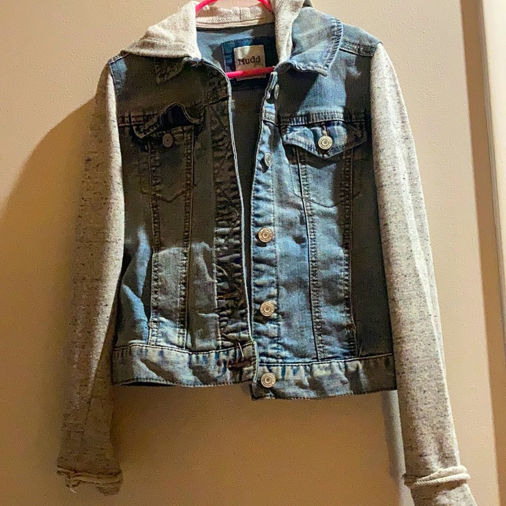 Jean jacket with grey soft sleeves